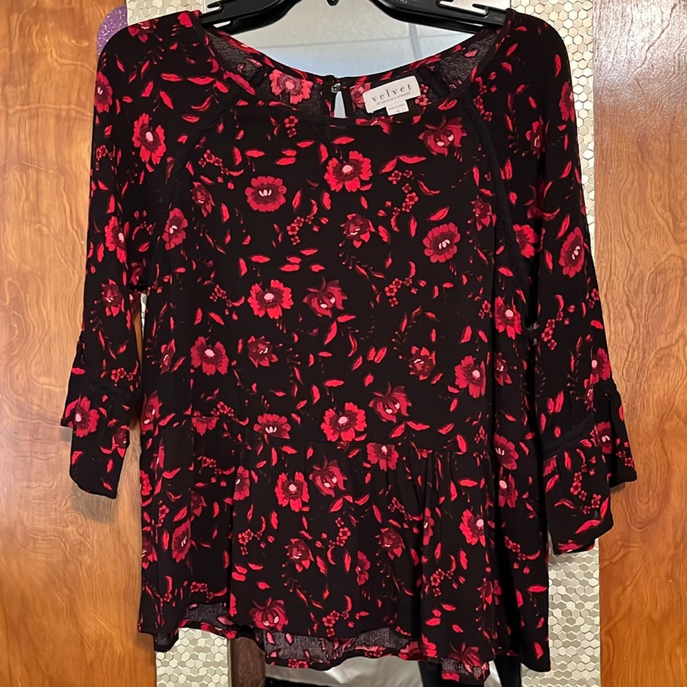 Velvet graham & spencer  lace trim blouse.